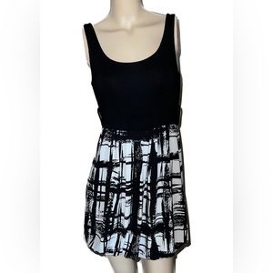 Forever 21 Black/White stretch Tank Balloon Dress Size S